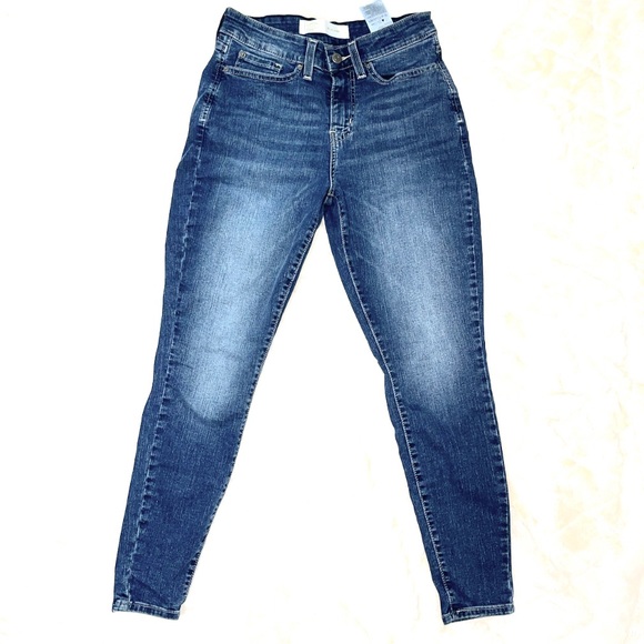 ❗️LEVI’s Mid Rise Skinny Jeans

W28 L28 
used once - Picture 1 of 3